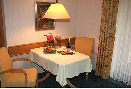 Landhaus Weilertal Hotel บาเดนไวเลอร์ ภายนอก รูปภาพ